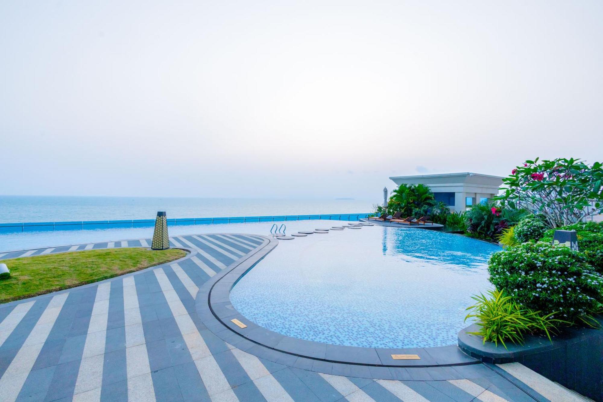 Howard Johnson Plaza By Wyndham Blue Bay Sihanoukville Dış mekan fotoğraf