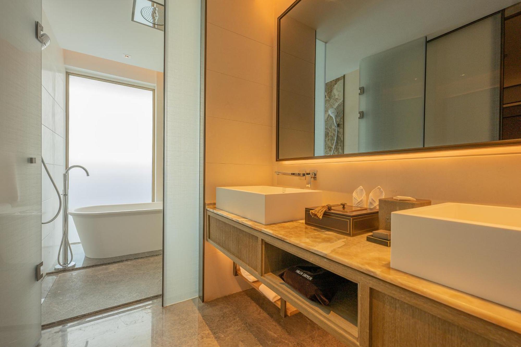 Howard Johnson Plaza By Wyndham Blue Bay Sihanoukville Dış mekan fotoğraf